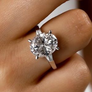 Italo Oval Three Stone Engagement Ring